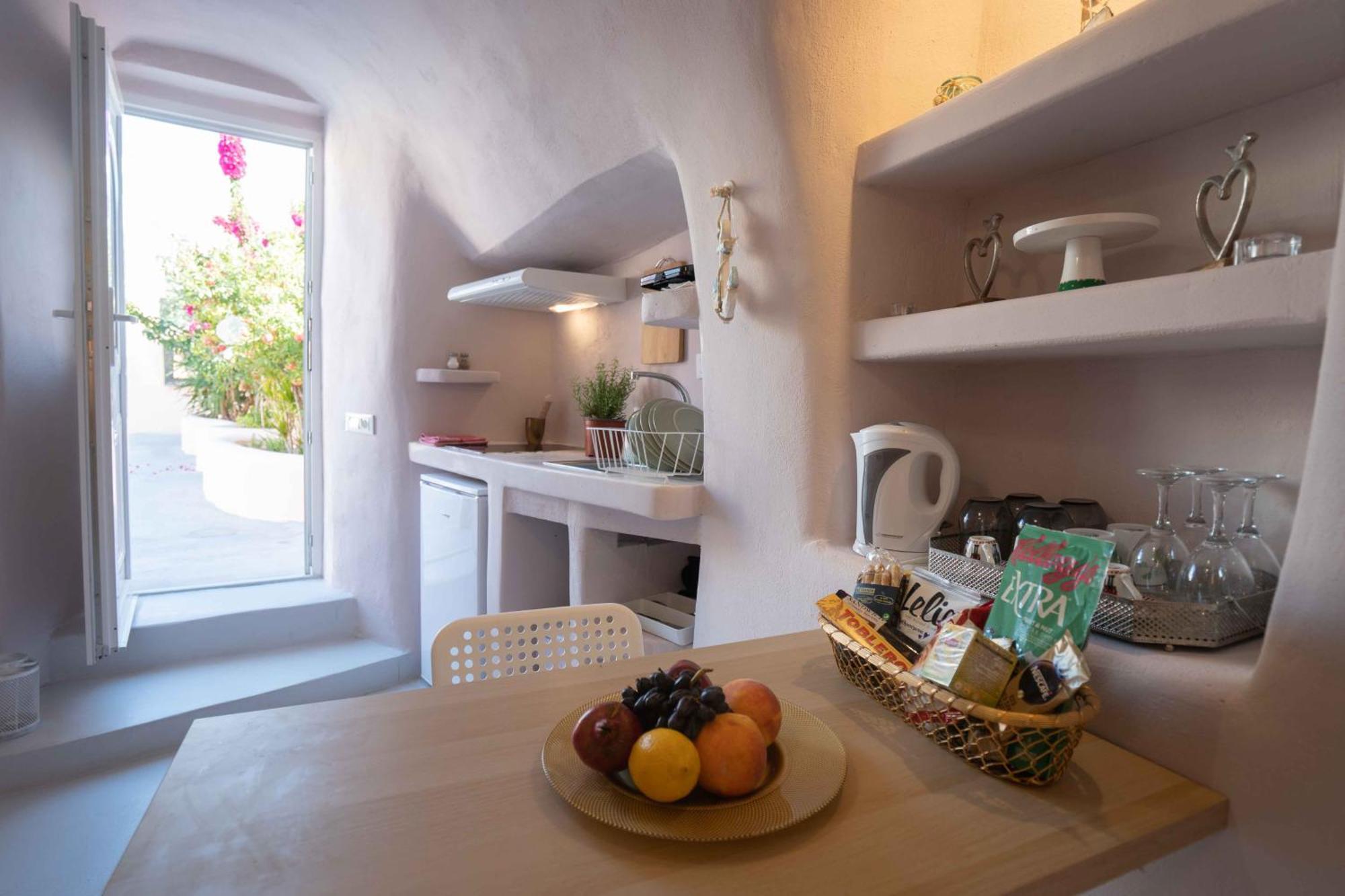 Bird Nest-Santorini Cave Houses Fira  Exterior foto